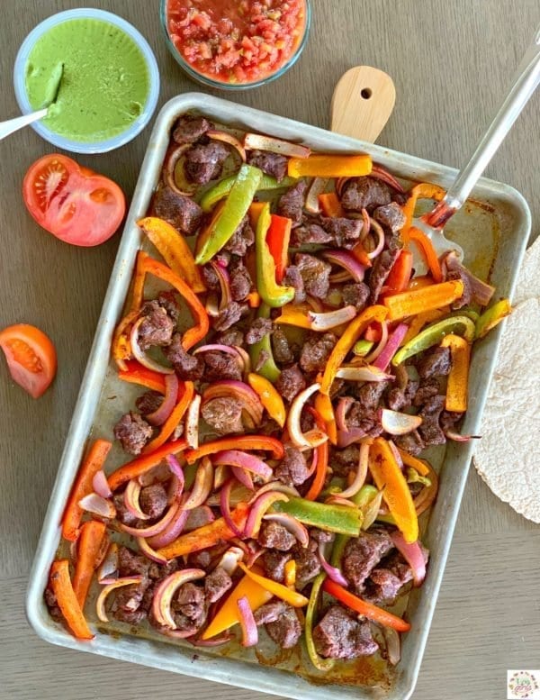 DELICIOUS SHEET PAN STEAK FAJITAS - Lou Lou Girls