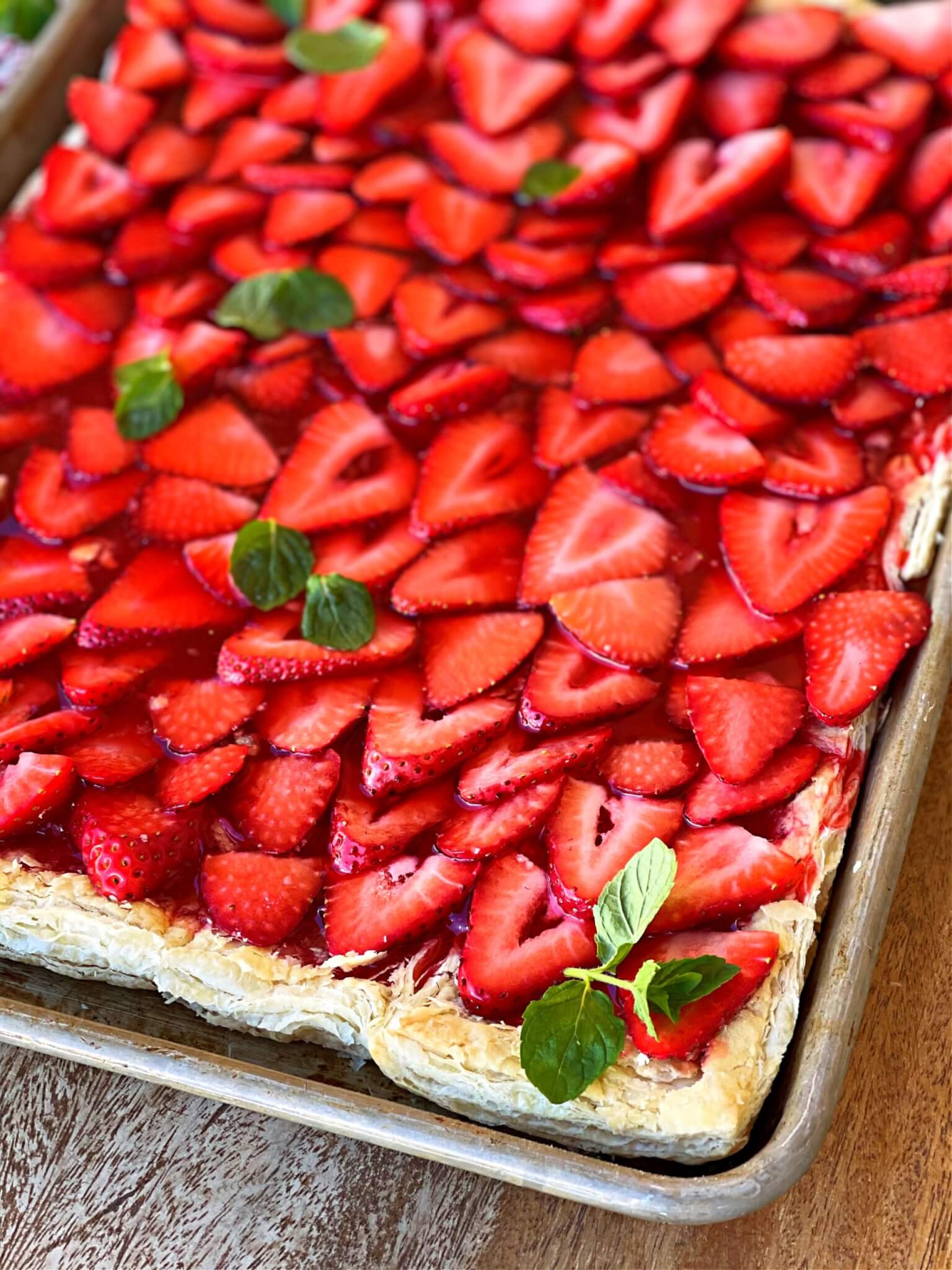 SHEET PAN STRAWBERRY SLAB PIE - Lou Lou Girls