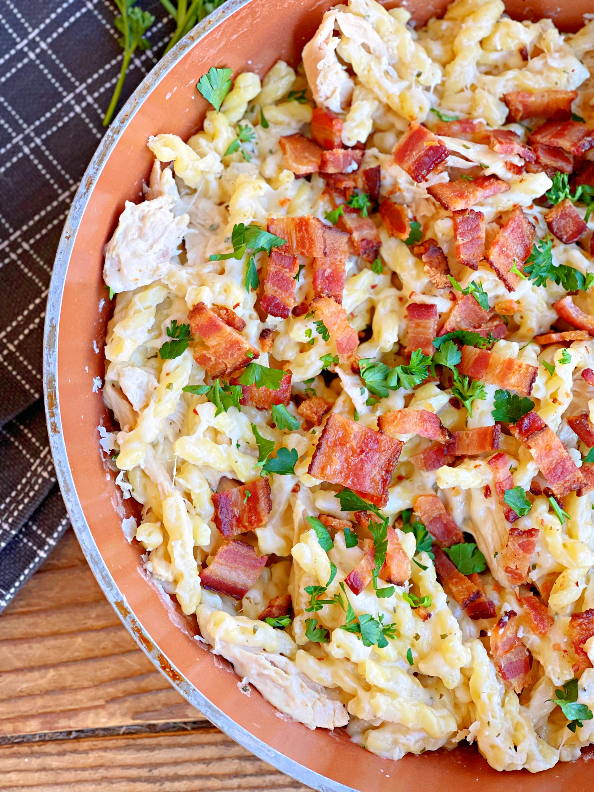 Delicious Chicken Bacon Ranch Mac And Cheese - Lou Lou Girls