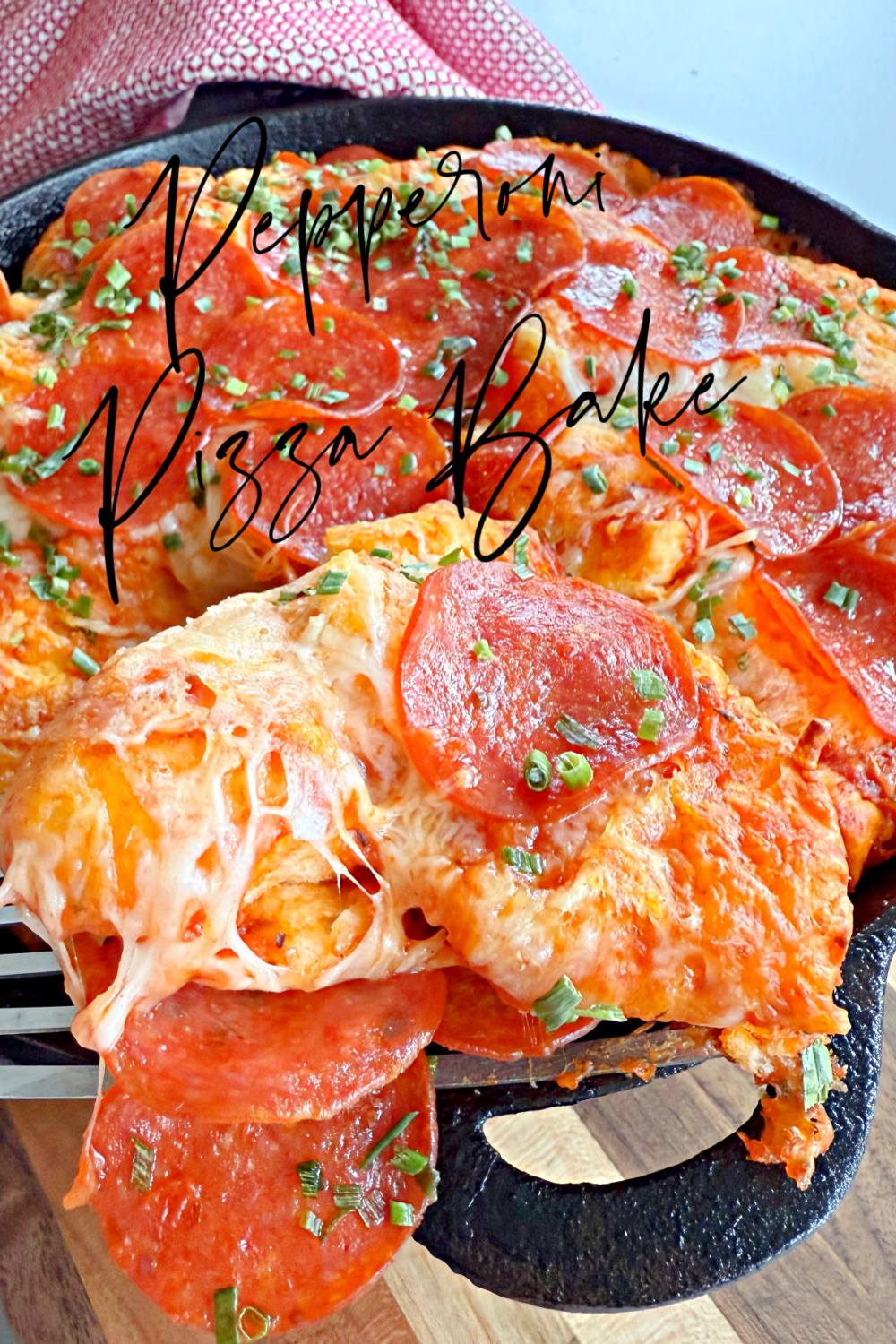 Skillet Pepperoni Pizza Bake #skillet #pepperoni #pizza #appetizer #dinner #superbowlfood #partyfood 